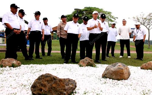 DATUK SERI SAARANI MOHAMAD