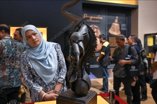 PAMERAN LOGAM