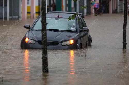 TINJAUAN KEJADIAN BANJIR KILAT