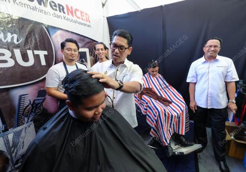 DATUK SERI AHMAD FAIZAL AZUMU
