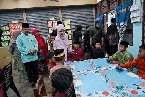 FADHLINA SIDEK