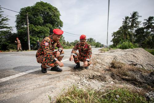 ANGGOTA BOMBA DAN PENYELAMAT