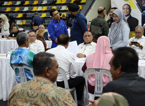 DATUK SERI SAARANI MOHAMAD