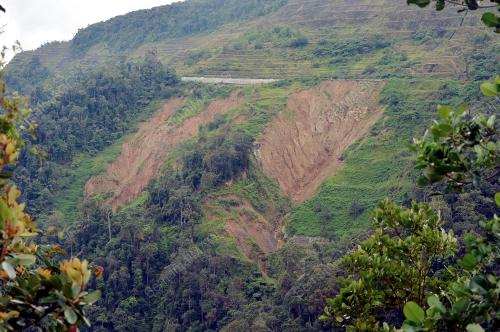 PK11_17012017_TANAH_RUNTUH