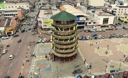 MENARA CONDONG TELUK INTAN