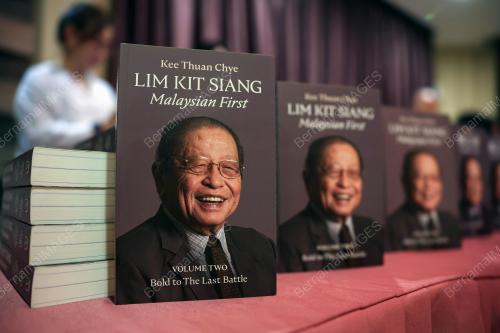 BUKU BIOGRAFI