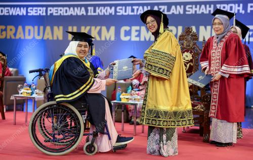 DR ZALIHA MUSTAFA