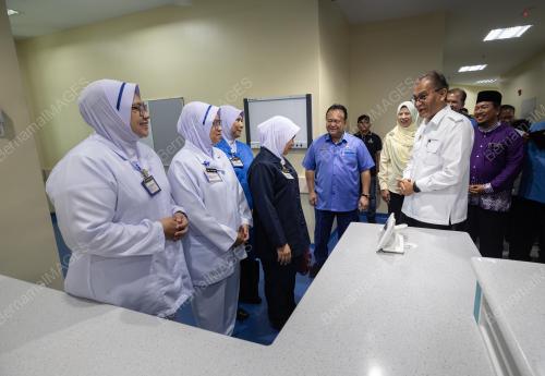 DATUK SERI DR DZULKEFLY AHMAD