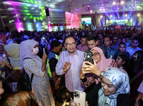PERASMIAN ANUGERAH BUKU NEGARA DAN SESI TEMU ANWAR