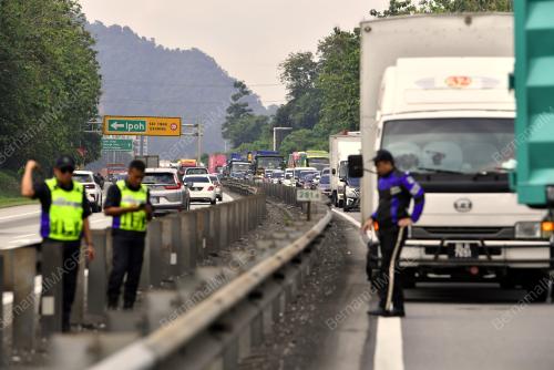 KEMALANGAN LORI TRAILER DI KM 281.8