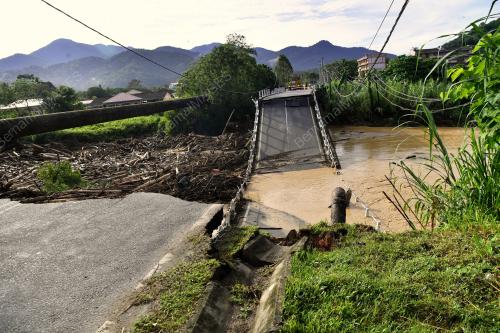 JAMBATAN LAMA SUNGAI SLIM RUNTUH