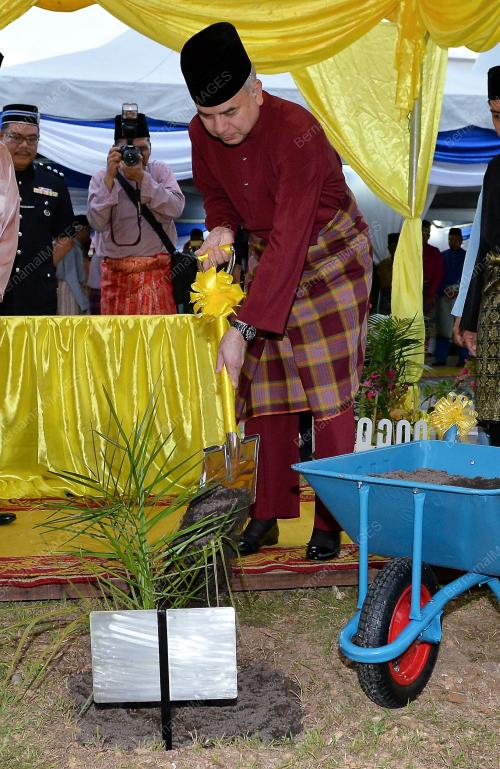 PK11_26062016_SULTAN_NAZRIN