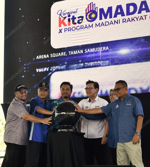 NIK KAMARUZAMAN NIK HUSIN