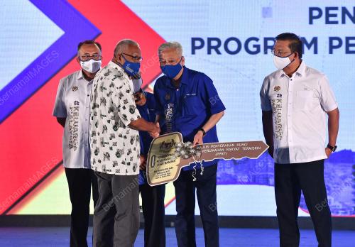 DATUK SERI ISMAIL SABRI YAAKOB