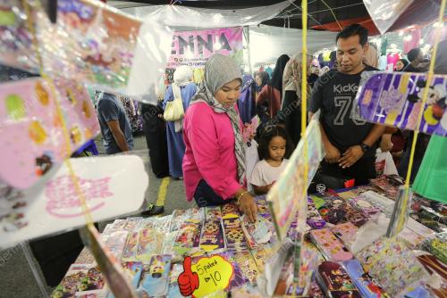 TINJAUAN ORANG RAMAI DI BAZAR RAYA MYDIN MERU