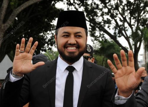 MENGHADAP SULTAN PERAK