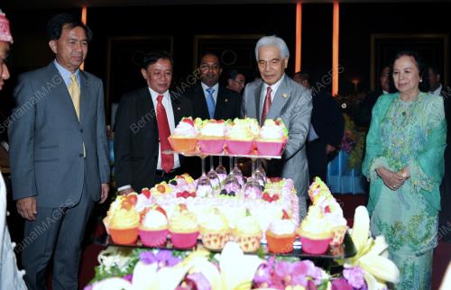 SULTAN AZLAN SHAH