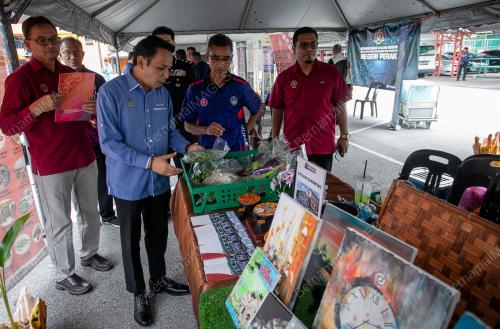 MOHD AZLAN HELMI