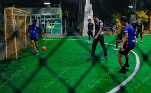 TINJAUAN ORANG RAMAI BERMAIN FUTSAL