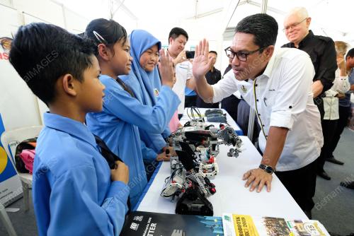 DATUK SERI AHMAD FAIZAL AZUMU