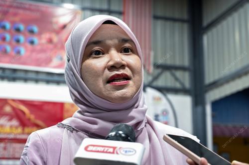 FADHLINA SIDEK