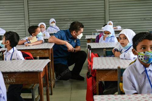 TINJAUAN HARI PERTAMA PERSEKOLAHAN