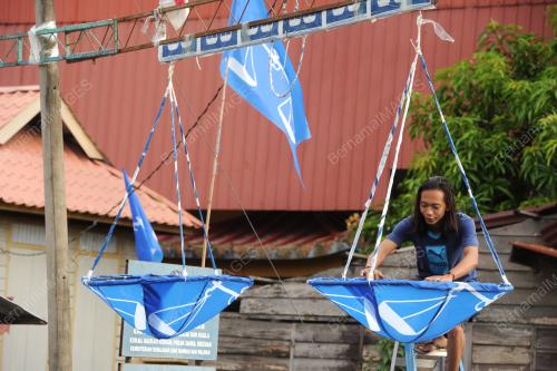 PK12_21042013_BENDERA
