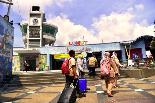 TINJAUAN DI JETI FERI TERMINAL LUMUT