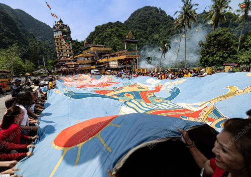 TINJAUAN SAMBUTAN HARI WESAK