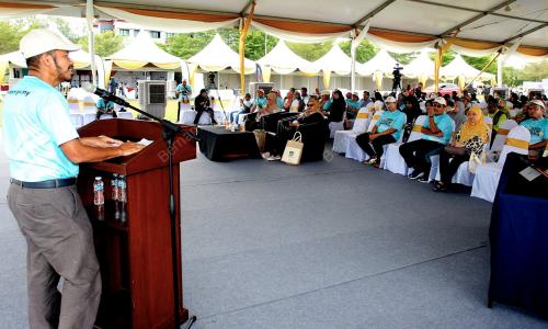 DATUK SERI DR MOHD UZIR MAHIDIN