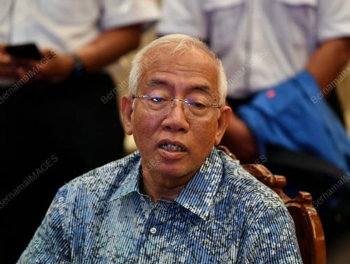 DATUK SERI MAHDZIR KHALID