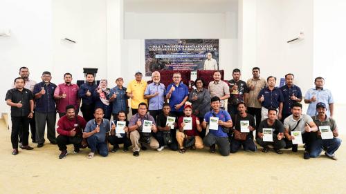 PENYERAHAN LESEN SAMPAN KHAS