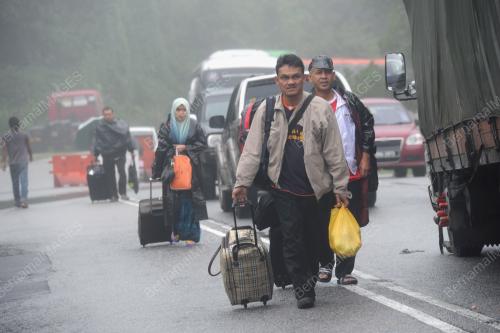 PK12_24122014_TANAH_RUNTUH