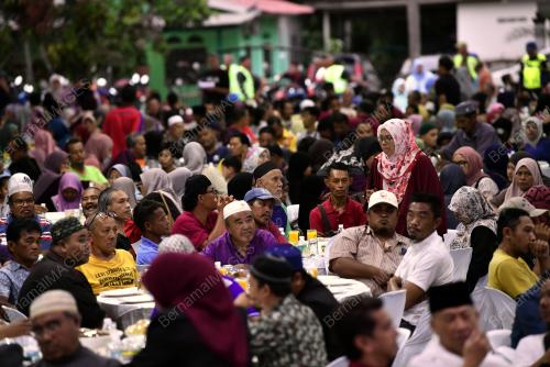 MAJLIS IFTAR PERDANA DAN PENYERAHAN SUMBANGAN KASIH MADANI