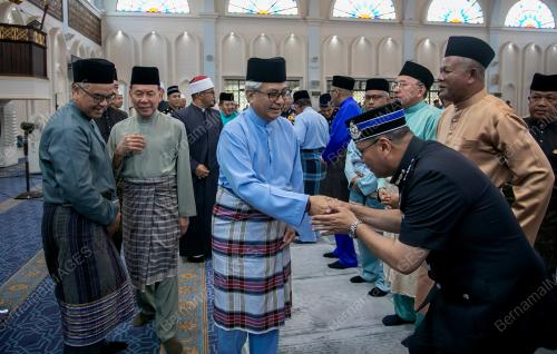 RAJA DIHILIR PERAK RAJA ISKANDAR DZURKARNAIN IDRIS SHAH