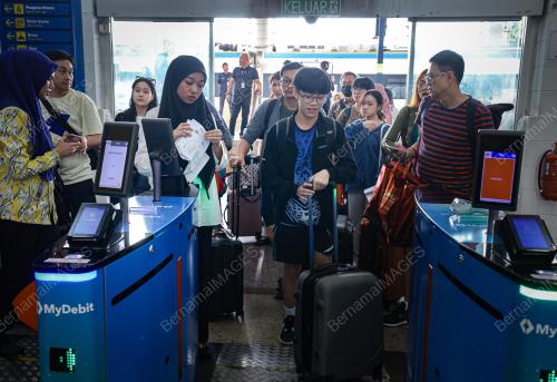 PERKHIDMATAN KTMB