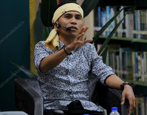 SEMBANG SANTAI SUTRADARA MAMAT KHALID