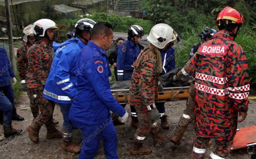 OPERASI SAR TANAH RUNTUH