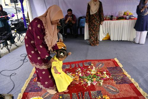 ADAT BERJOJAK
