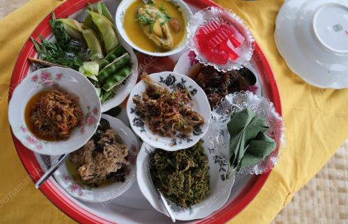 RUMAH ATAP KUNING