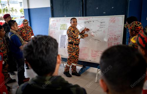 MENCARI DAN MENYELAMAT JASLINDA