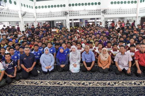 FADHLINA SIDEK