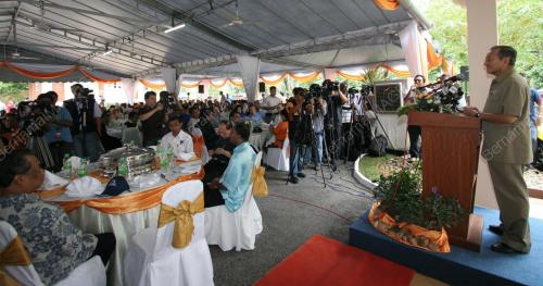 MAHATHIR MOHAMAD