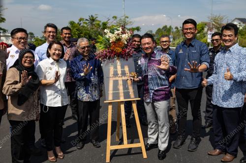 PERASMIAN JALAN UTAMA BANDAR SERI BOTANI