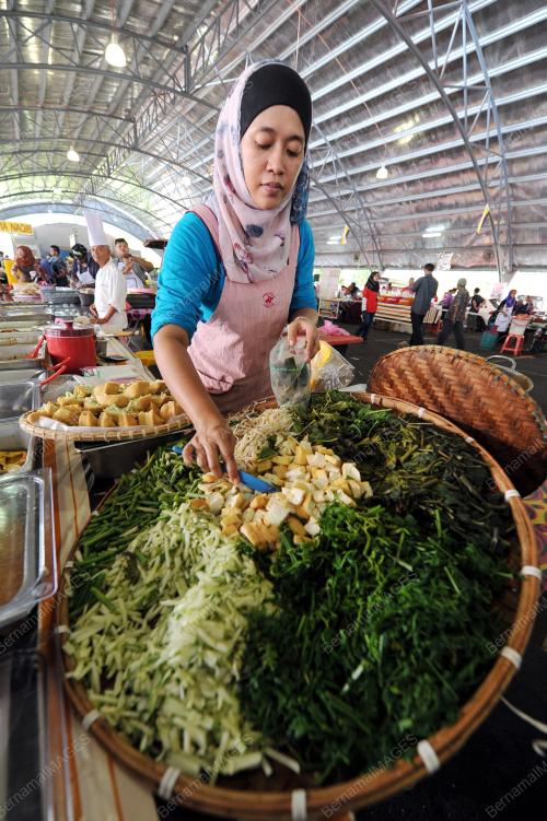 PK13_08062016_BAZAAR