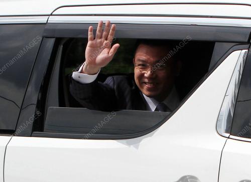 MENGHADAP SULTAN PERAK