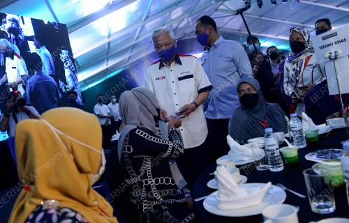 DATUK SERI ISMAIL SABRI YAAKOB