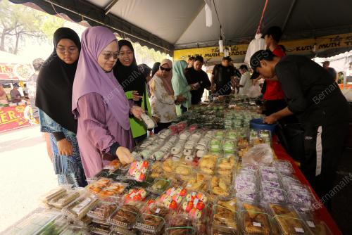 PENIAGA KUIH BAZAR RAMADAN STADIUM PERAK
