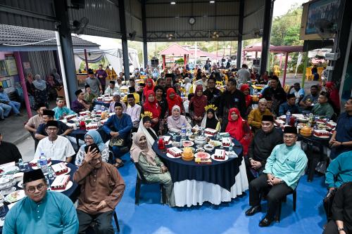 FADHLINA SIDEK