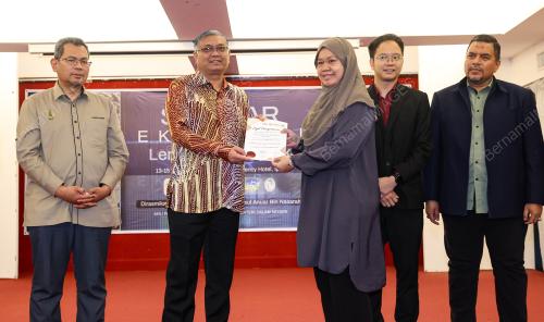 DATUK SERI DR SHAMSUL ANUAR NASARAH